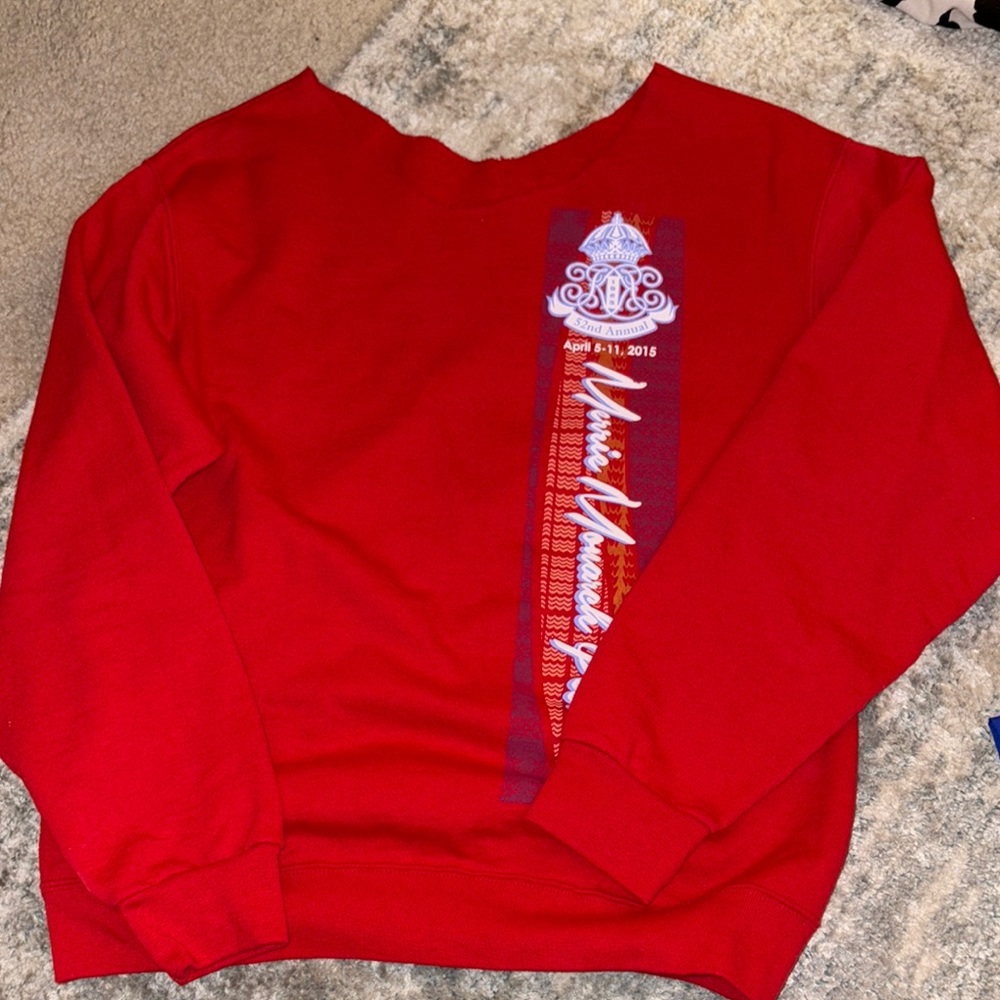 Merrie Monarch Crewneck size large